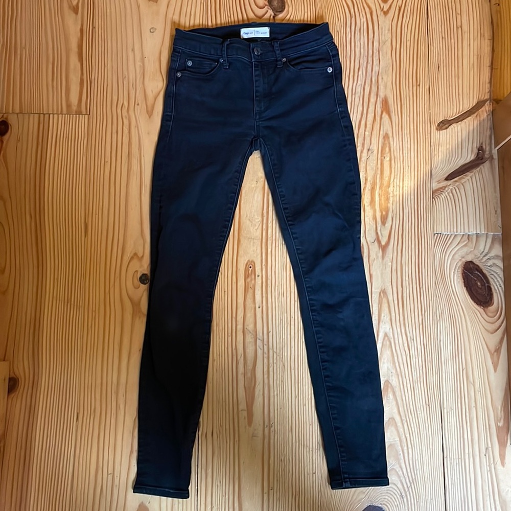 Gap True Skinny Jean in solid black size 24 skinny jeans ankle length